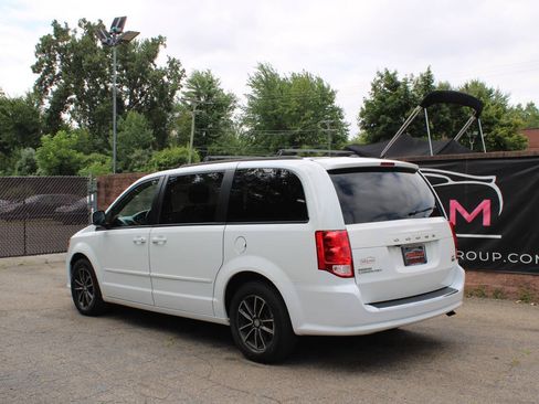 Used 2017 Dodge Grand Caravan GT FWD image 3