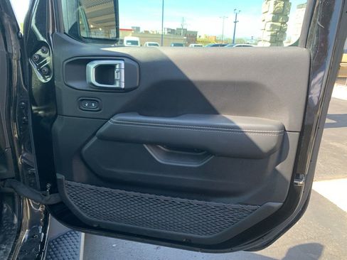 Used 2023 Jeep Wrangler Unlimited Sahara w/ Cold Weather Group AWD/4WD image 25