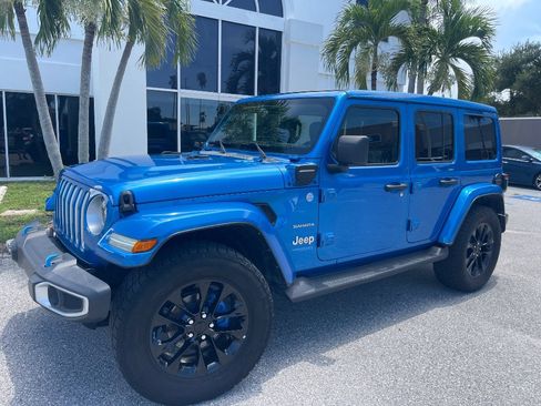 Used 2022 Jeep Wrangler Unlimited Sahara AWD/4WD image 40