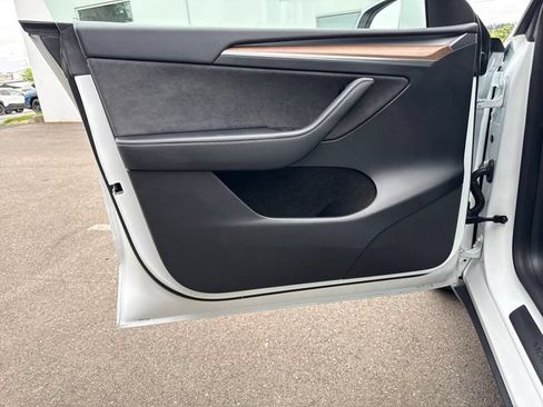Used 2023 Tesla Model Y Long Range AWD/4WD image 17