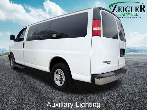 Used 2016 Chevrolet Express 2500 LT w/ LT Preferred Equipment Group RWD image 3