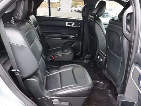 Used 2020 Ford Explorer XLT w/ Equipment Group 202A image 21