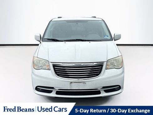 Used 2014 Chrysler Town & Country Touring FWD image 2