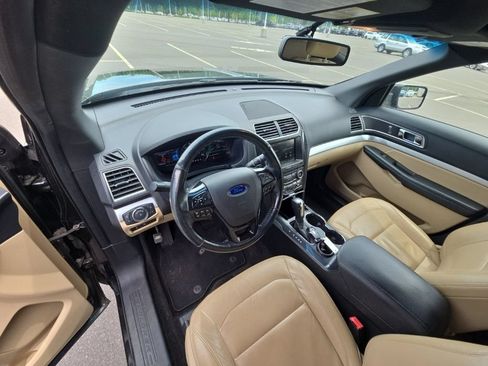 Used 2016 Ford Explorer XLT w/ Equipment Group 202A FWD image 11