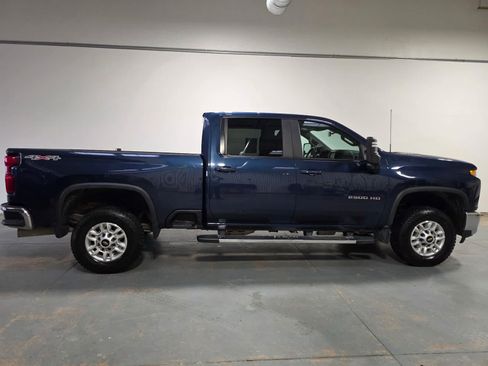 Used 2022 Chevrolet Silverado 2500 LT w/ Convenience Package AWD/4WD image 7