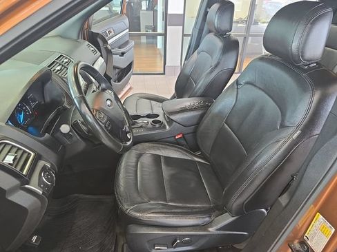 Used 2017 Ford Explorer XLT w/ Equipment Group 202A FWD image 13