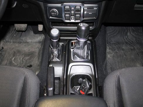 Certified 2018 Jeep Wrangler Unlimited Sahara w/ Dual Top Group image 20