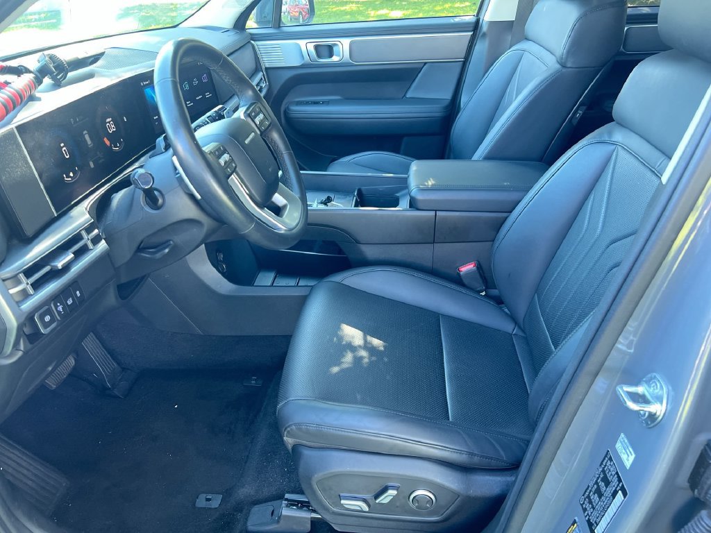 Used 2025 Hyundai Santa Fe SEL FWD image 13