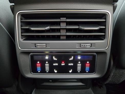 Used 2023 Audi Q8 Prestige AWD/4WD image 36