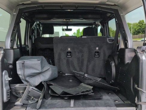 Used 2019 Jeep Wrangler Unlimited Rubicon AWD/4WD image 17