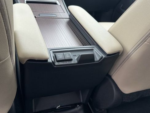 Certified 2023 Toyota Sienna XLE image 10