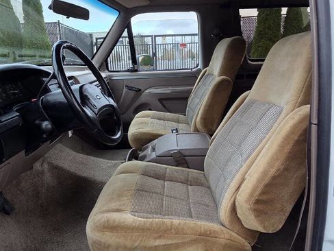 Used 1993 Ford Bronco XLT image 11