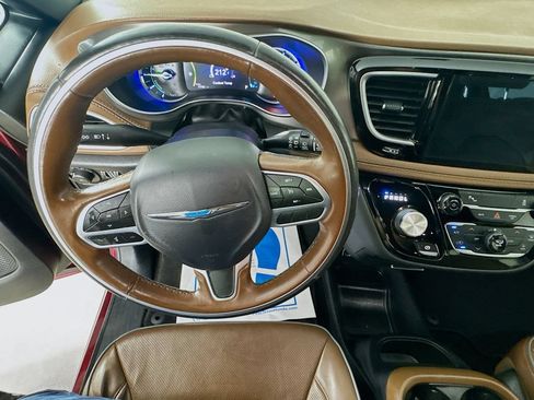 Used 2020 Chrysler Pacifica Limited FWD image 12
