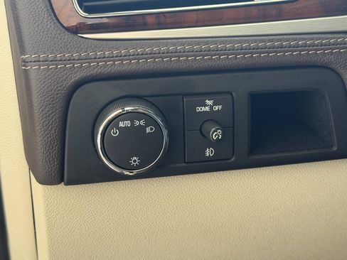 Used 2011 Cadillac Escalade Platinum AWD/4WD image 21