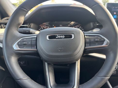 Used 2025 Jeep Compass Limited AWD/4WD image 29