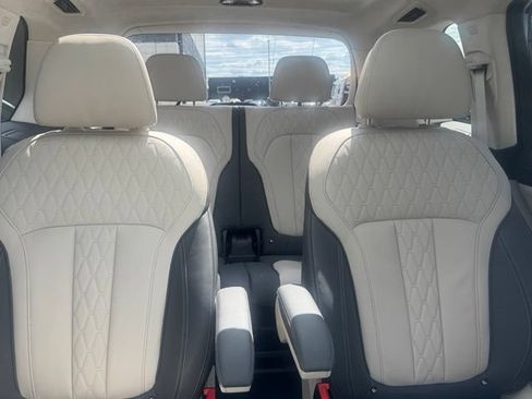 Certified 2024 BMW X7 M60i w/ Climate Comfort Package AWD/4WD image 28