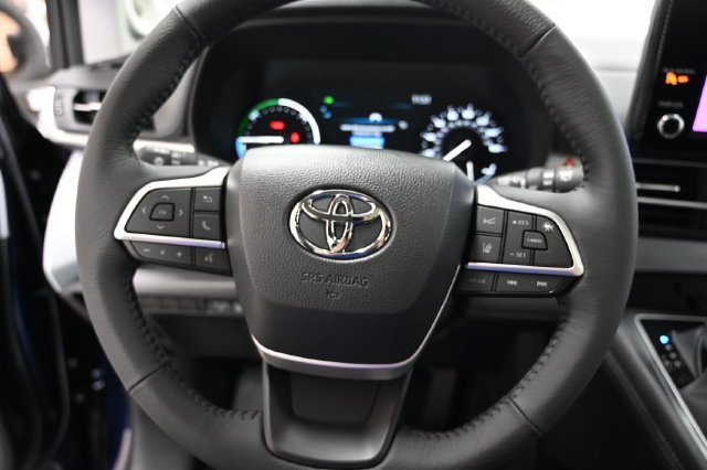 New 2026 Toyota Sienna XLE AWD/4WD image 23