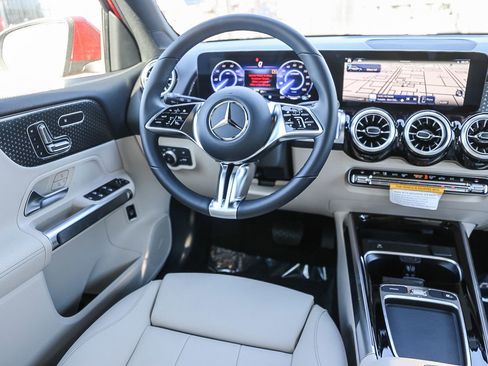 Used 2024 Mercedes-Benz EQB 300 4MATIC image 16