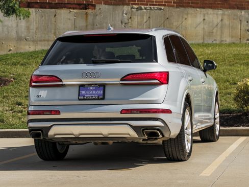 Certified 2025 Audi Q7 3.0T Premium Plus AWD/4WD image 4