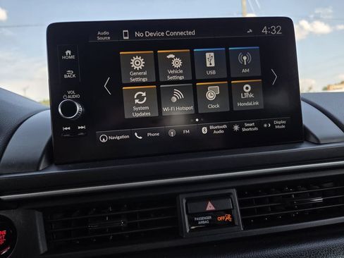 Used 2023 Honda Pilot Touring image 11