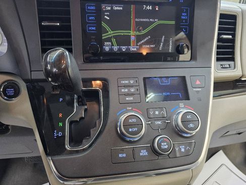Used 2015 Toyota Sienna XLE w/ XLE Navigation Package FWD image 33