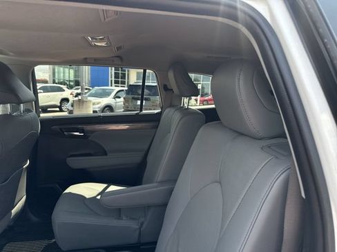 Used 2021 Toyota Highlander Limited AWD/4WD image 26