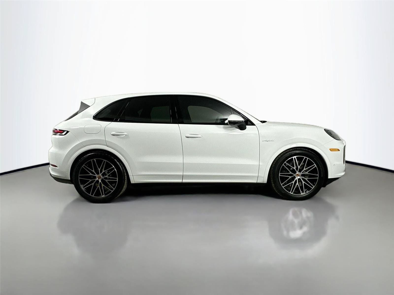 Certified 2026 Porsche Cayenne Coupe AWD/4WD image 8