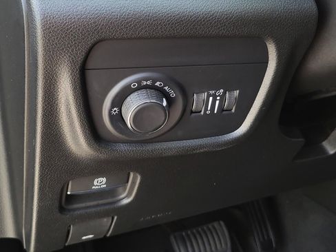 Used 2025 Jeep Grand Cherokee L Altitude RWD image 19