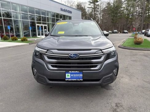 Used 2025 Subaru Forester Premium AWD/4WD image 3