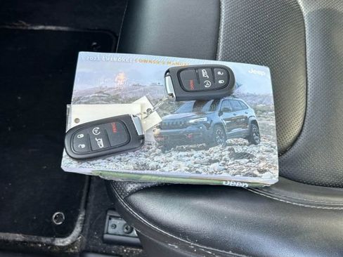 Used 2023 Jeep Cherokee Altitude Lux w/ Lux Elite Package AWD/4WD image 8