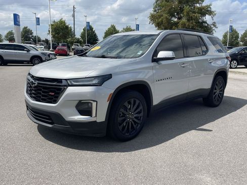 Used 2022 Chevrolet Traverse RS FWD image 3