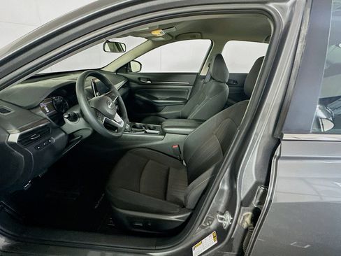 Used 2025 Nissan Altima 2.5 SV image 13