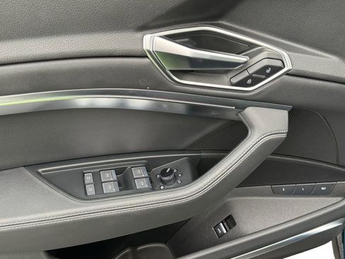 Used 2021 Audi e-tron Premium Plus w/ Premium Plus Package image 11