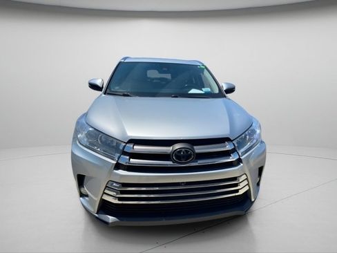 Used 2017 Toyota Highlander Limited Platinum AWD/4WD image 3