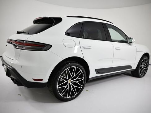 Certified 2026 Porsche Macan AWD/4WD image 7
