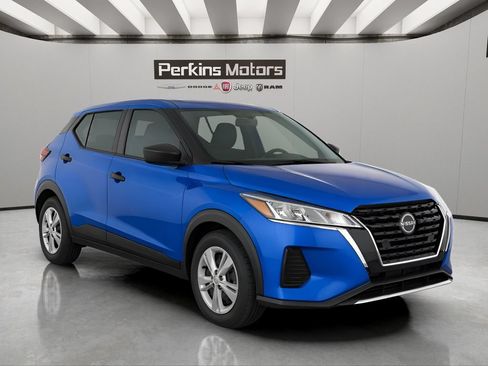 Used 2022 Nissan Kicks S w/ Interior Electronics Package FWD image 7