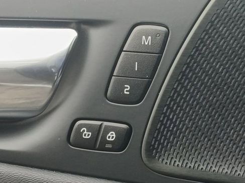 Used 2022 Volvo XC60 B5 Inscription w/ Climate Package image 17