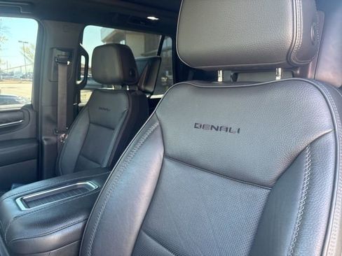 Used 2021 GMC Yukon Denali w/ Denali Premium Package image 2