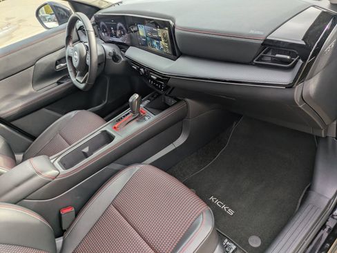 Certified 2025 Nissan Kicks SR image 30