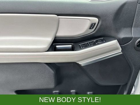 Used 2025 Ford Expedition Active image 24