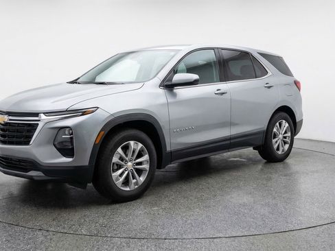 Used 2025 Chevrolet Equinox LT image 3