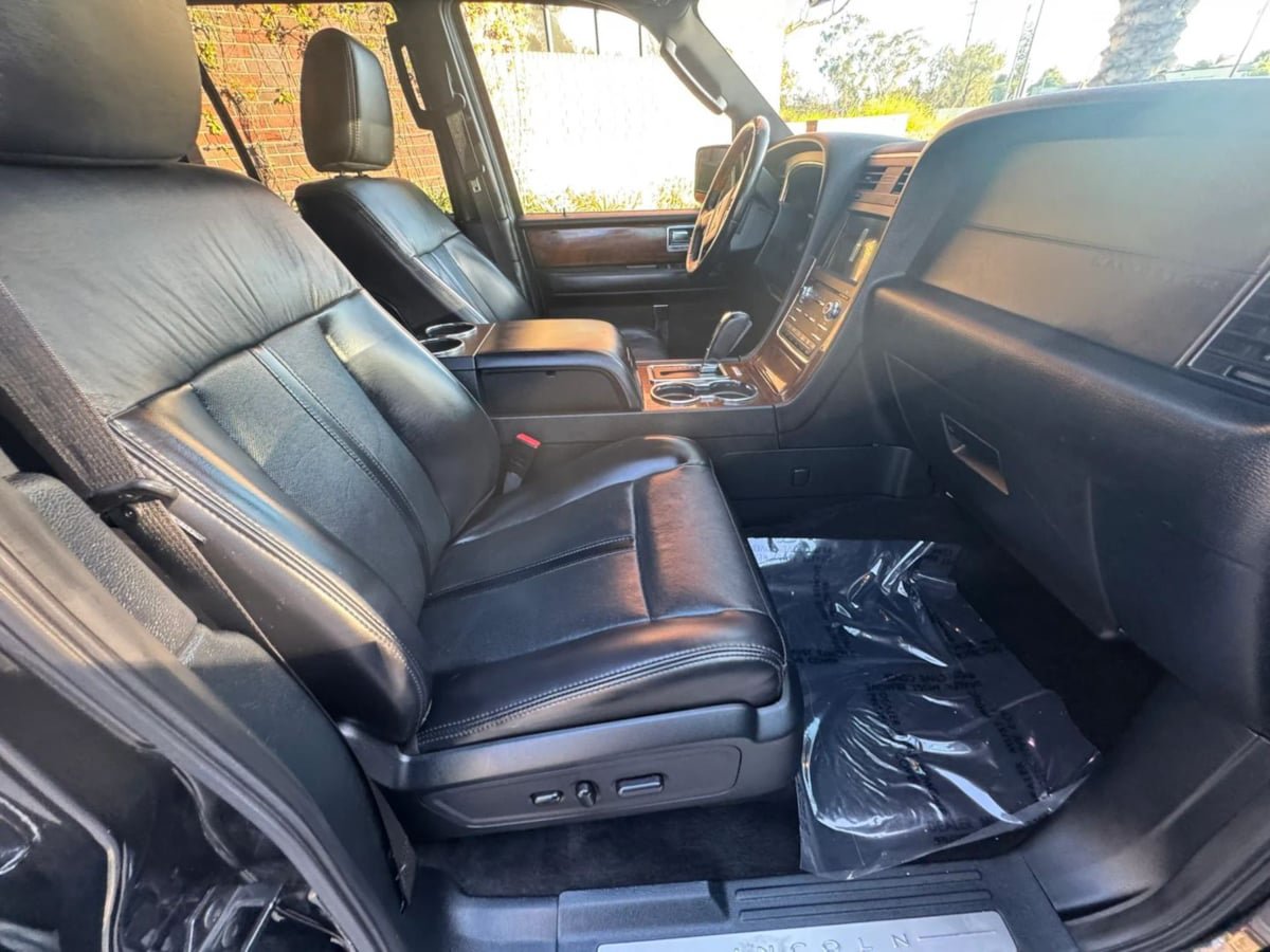 Used 2017 Lincoln Navigator Select AWD/4WD image 12