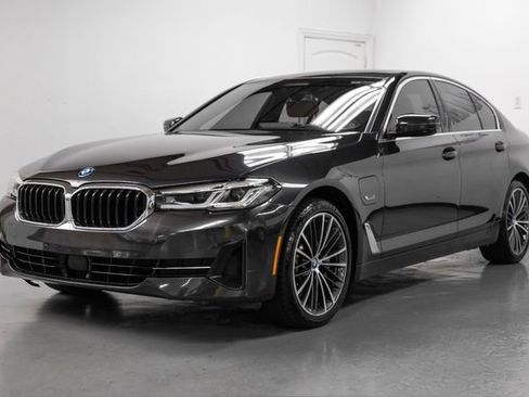 Used 2022 BMW 530e w/ Premium Package image 7