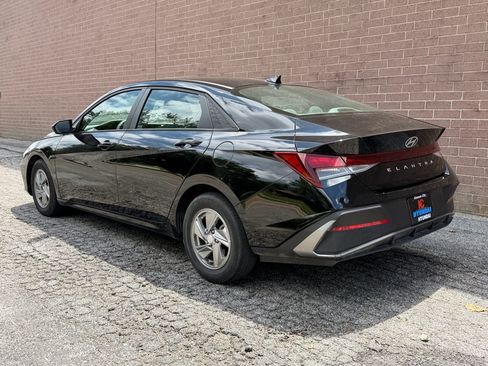 Used 2025 Hyundai Elantra SE FWD image 18