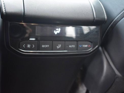 Used 2023 Toyota Highlander XLE image 24