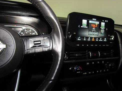 Used 2023 Nissan Pathfinder SL FWD image 6