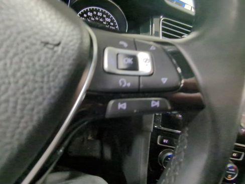 Used 2018 Volkswagen Golf SEL image 15