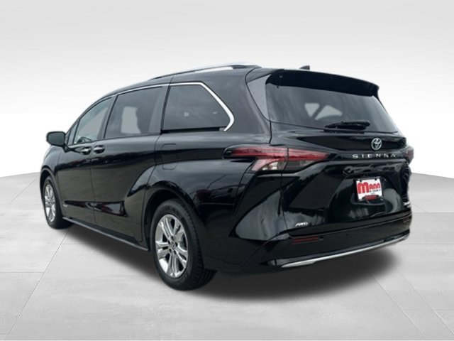 Used 2021 Toyota Sienna Platinum AWD/4WD image 3