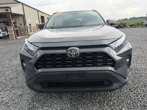 Used 2019 Toyota RAV4 XLE FWD image 3