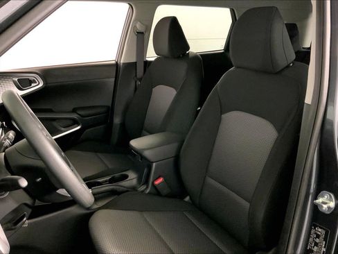 Certified 2025 Kia Soul LX w/ LX Technology Package FWD image 22